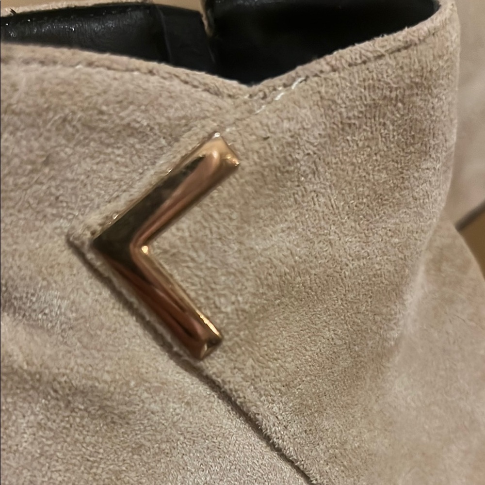 Cream Ankle Boots with Chunky Heel and Minimalist Design size 7 - Picture 4 of 6